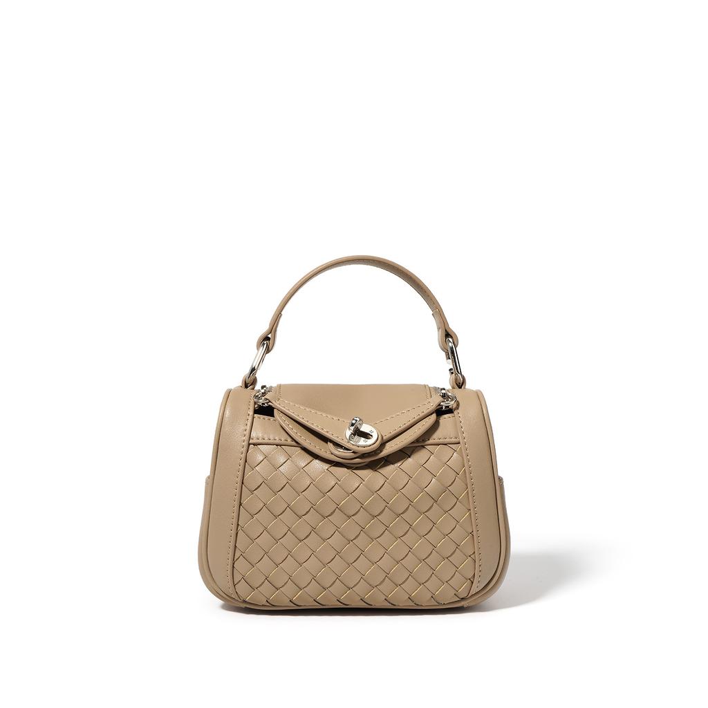New Small and Exquisite Daily Woven Bag Soft Leather Fashionable and Simple Commuting Leather Premium Messenger Bag