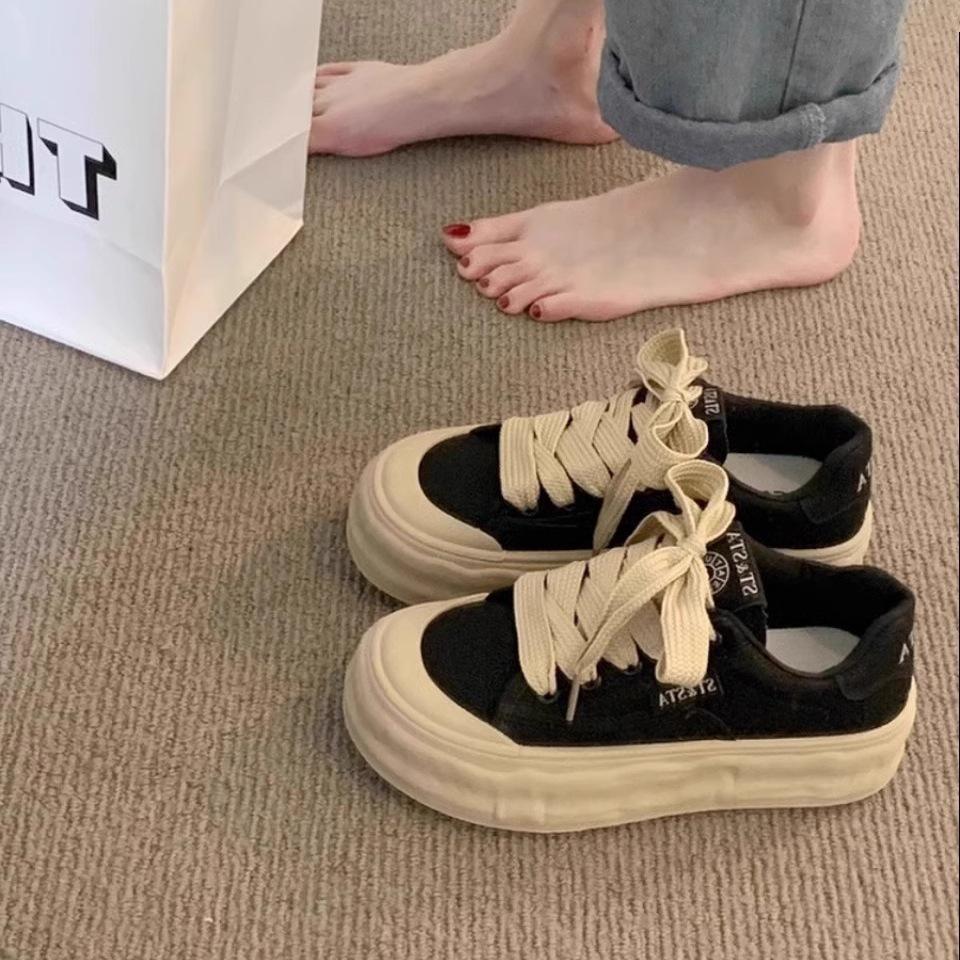 

thick-soled German training shoes women s 2025 spring and autumn new dissolved small black shoes low-top non-slip board shoes casual versatile sports 40