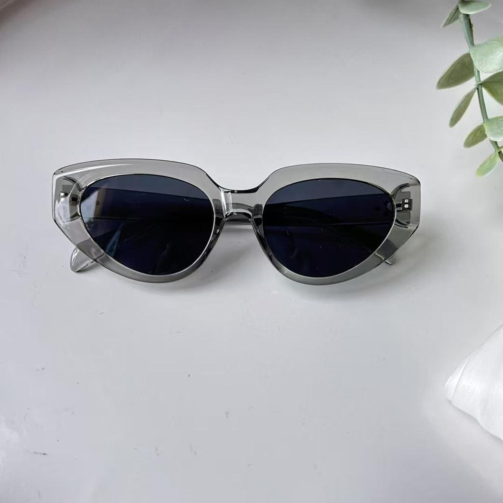 Fashion Female Sunglasses Cat Eye Shape Anti Reflective Vintage Style Sun Glasses for Women and Men UV Protection