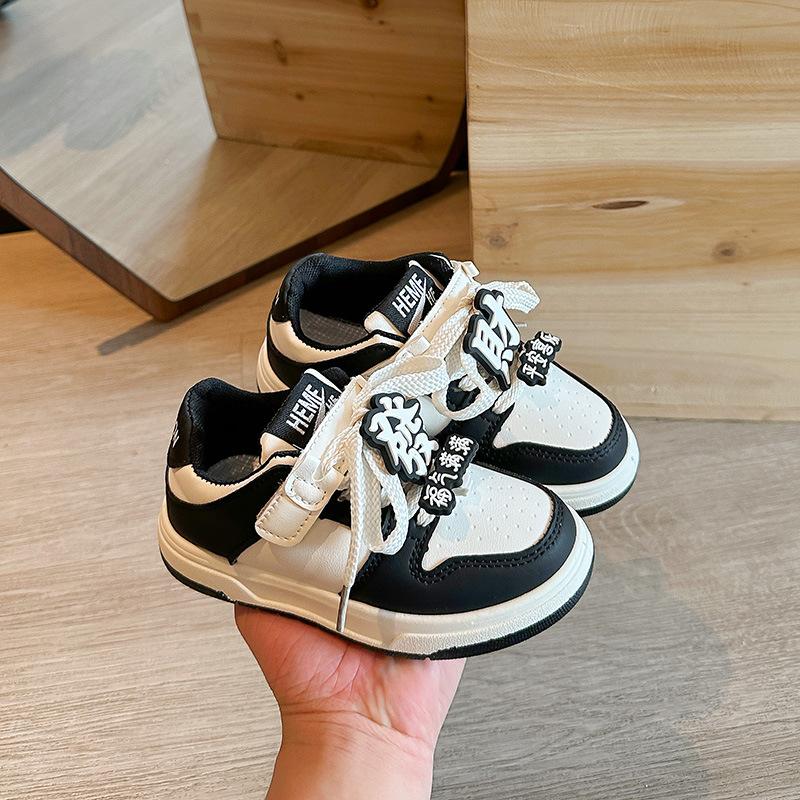 

Children s sports shoes with leather surface, new autumn and winter models, boys running shoes with soft soles, girls casual shoes, elementary 26-31One Hand6Double чёрный