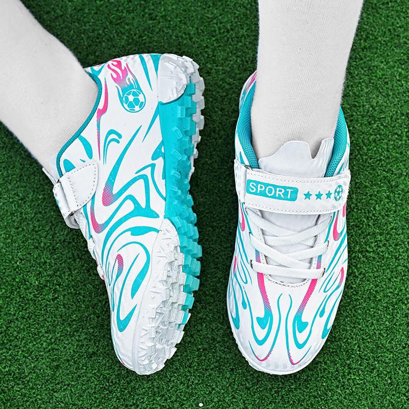 New Children Football Shoes Fast Futsal Football Boots Ultralight Training Professional Non Slip Boy TF/FG Soccer Studded Shoes