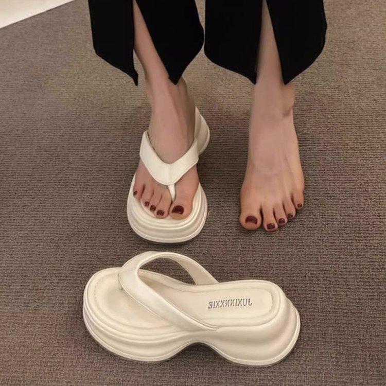 Cool slippers women's summer wear 2025 new versatile casual non-slip beach sandals lazy fashion thick-soled flip-flops