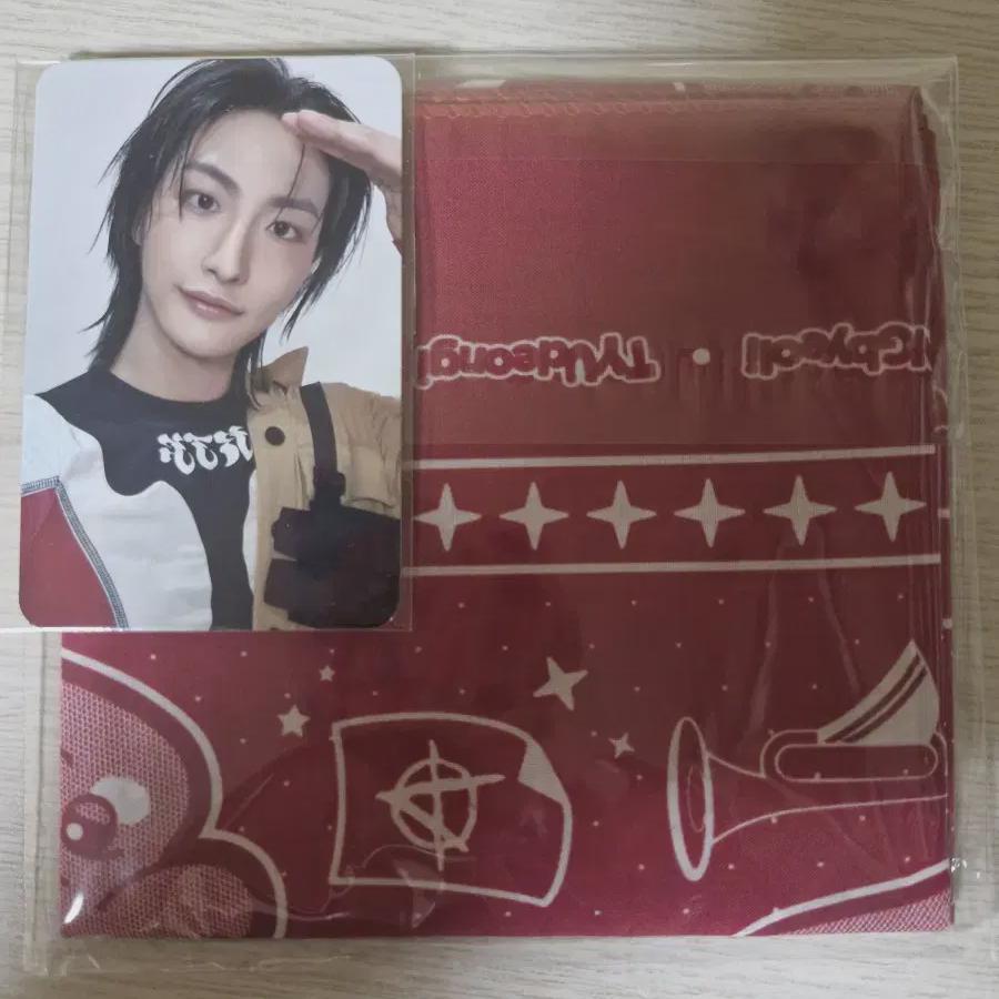 ATEEZ Bandana Red. 2 Photos Ateez Red+2 Phto Card
