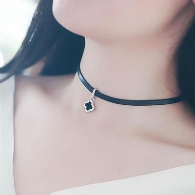 Trendy Svart Firkløver Choker Halskjede – Allsidig, Enkel og Stilig Kravebenkjede for Kvinner