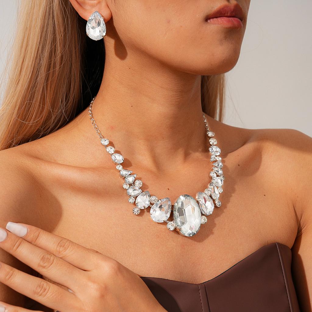 Two-piece set of diamond-encrusted water drop oval earrings collarbone chain temperament exquisite light luxury necklace