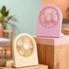 Ultra-Dünner Mini-Ventilator USB-wiederaufladbarer Ventilator 3-stufige Einstellung Schreibtischventilator für den Heim- und Bürogebrauch