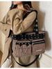 Autumn/Winter Fashion Rivet Shoulder Crossbody Bag for Women