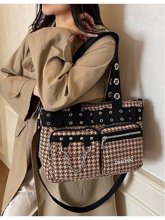 Autumn/Winter Fashion Rivet Shoulder Crossbody Bag for Women