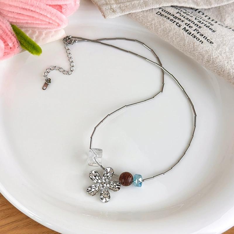 Trendy Vintage Silver Color Metal Flower Pendant Resin Bead Chain Necklace Choker For Women Charm Cute Neck Jewelry Accessories