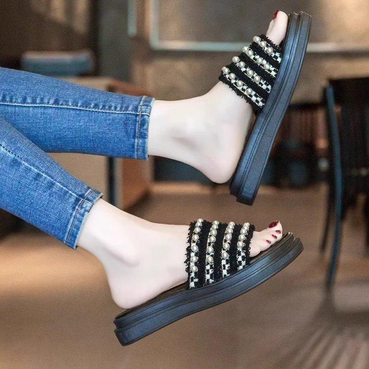 Internet Celebrity Xiaoxiangfeng Slippers Women's Summer 2025 New Ins Popular Outer Wear Thick Bottom One-word Drag Temperament Fashion Sandals