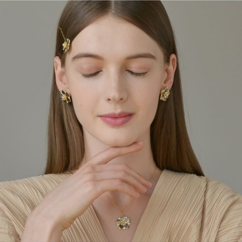 Dana Burton Balloon Flower Mother-of-Pearl Hairpin