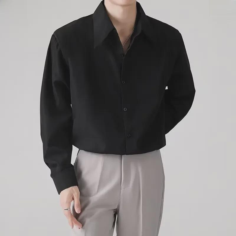 Pánská trendy bílá košile s dlouhým rukávem v korejském stylu s vycpávkami na ramena na jaro a podzim