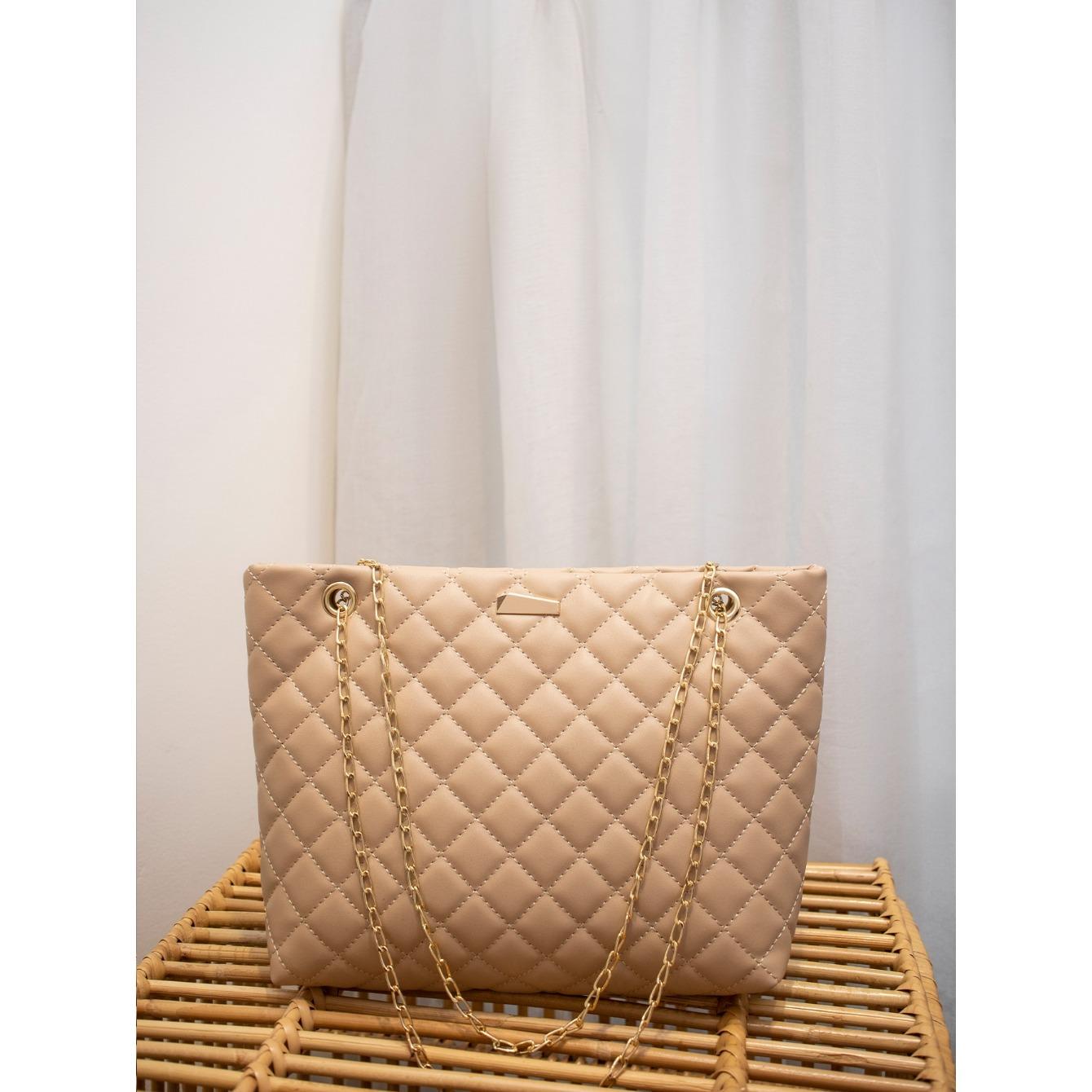 

Стеганая большая сумка через плечо с цепочкой