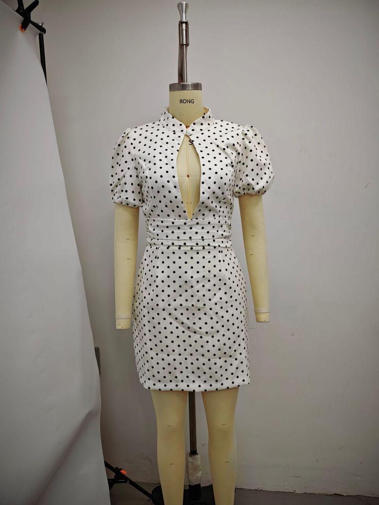 Abito corto estivo da donna 2026 a pois con colletto alto slim fit