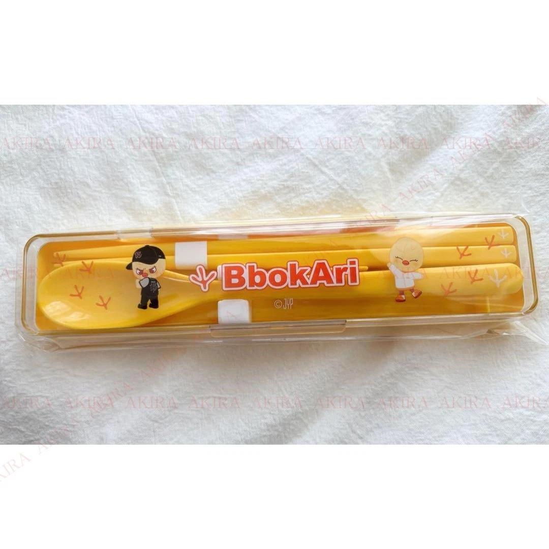 

STRAY KIDS ПЕРЕМАГАЮТЬ В ЯПОНСЬКІЙ ОНЛАЙН-РОЗІГРАШІ НАБІР СТОЛОВИХ ПРИБОРІВ SKZOO ОФІЦІЙНИЙ BbokAri