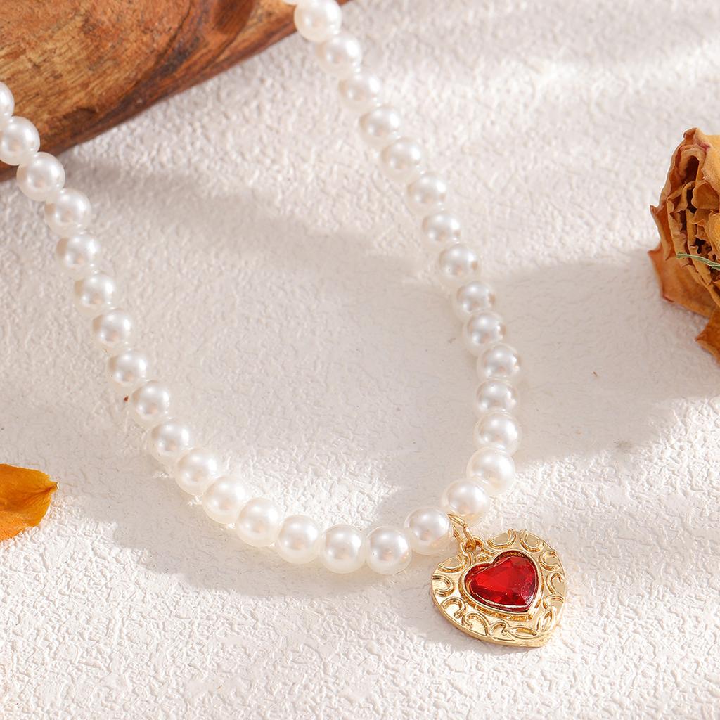 Baroque Pearl String Chain Retro French Light Luxury High-end Pendant Imitation Ruby Love Necklace