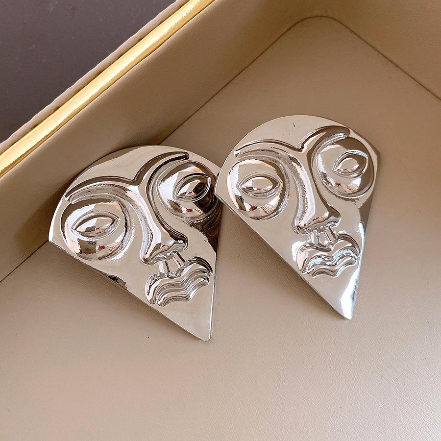 Vintage Metal Face Stud Earrings Women Exaggerated Fan Shaped Earrings Stylish Daily Wear Party Holiday Exquisite Jewelry Gifts