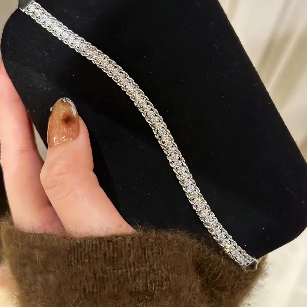 Luxurious Zircon Flash Snake Bracelet: High-End Fashion Bangle with Exquisite Style and Unique Flair