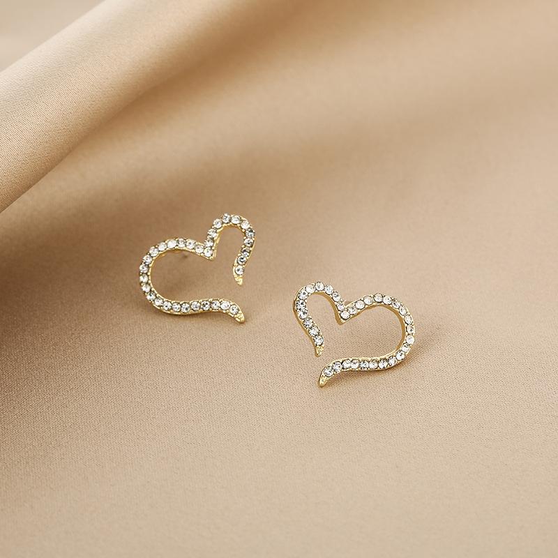 Premium Sense Cold Exaggerated Metal Pleated Geometric Earrings, Personalized Retro French Flower Peach Heart Earrings