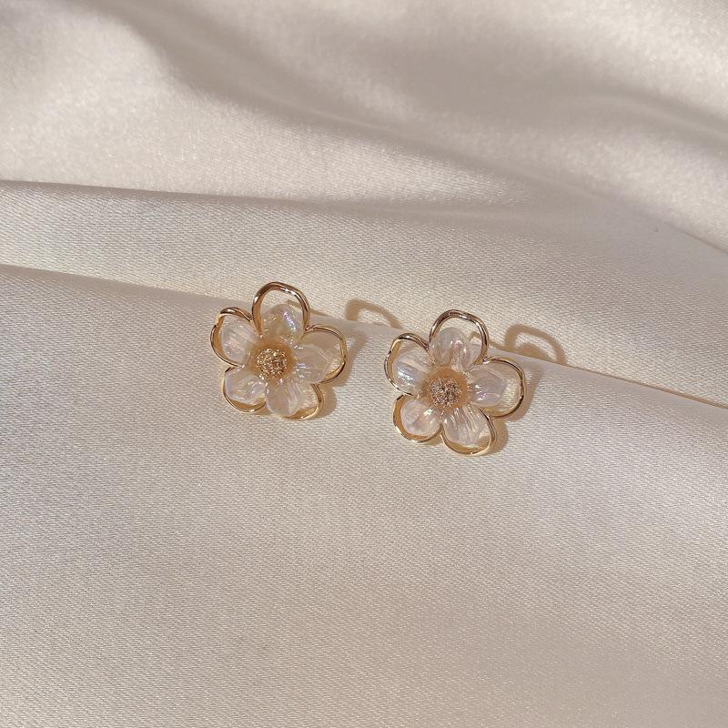 Women's High-End Plain Hoop Earrings: Light Luxury Ear Drops & Studs, Niche Design for Autumn/Winter.