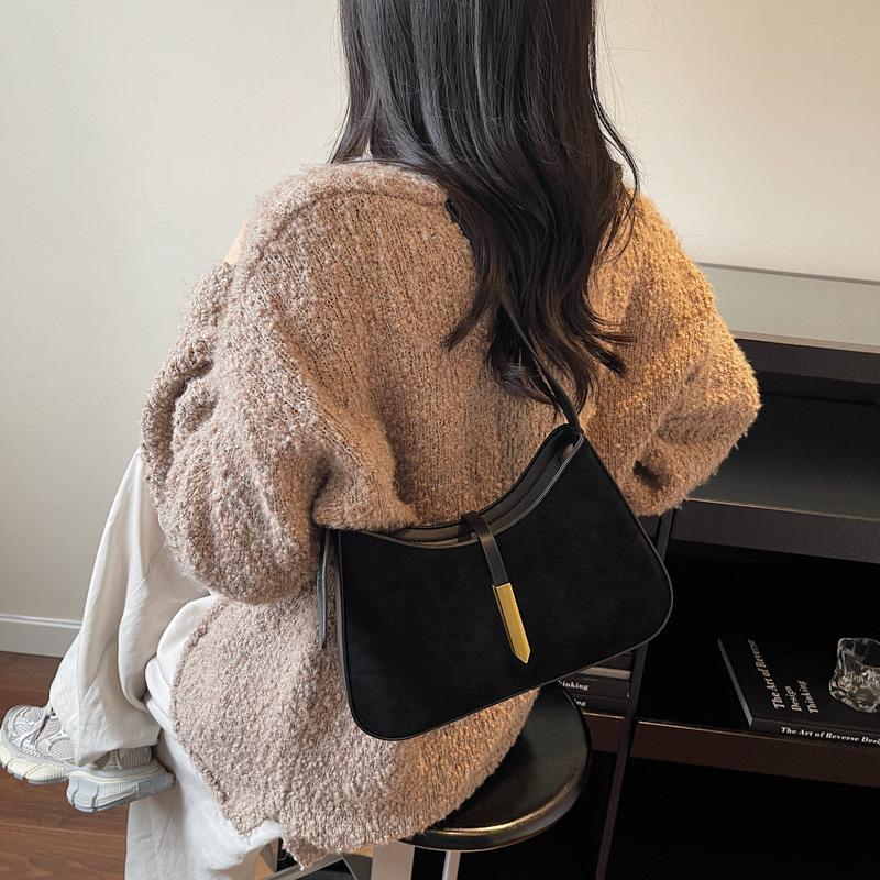 Simple and Versatile Commuter Single-shoulder Bag for Autumn and Winter, with A Unique and Stylish Underarm Bag