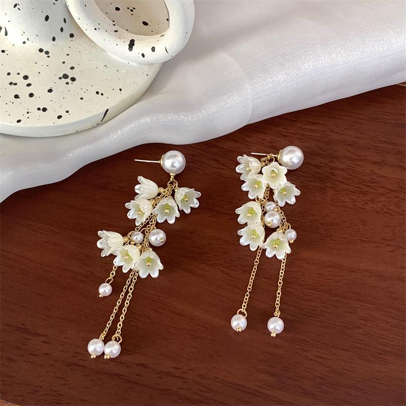 Multi-layers White Flower Tassel Earrings Imitation Pearl Women's Hanging Earrings Acrylic Floral Earrings Lily of the Valley