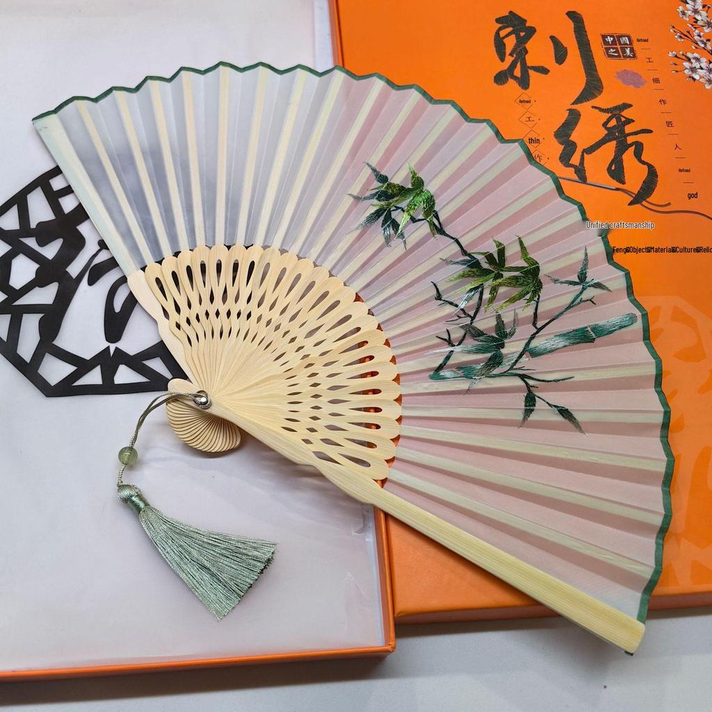 Składany wachlarz z haftem dwustronnym Old Changmen Suzhou: Starożytny Styl Cheongsam dla Kobiet