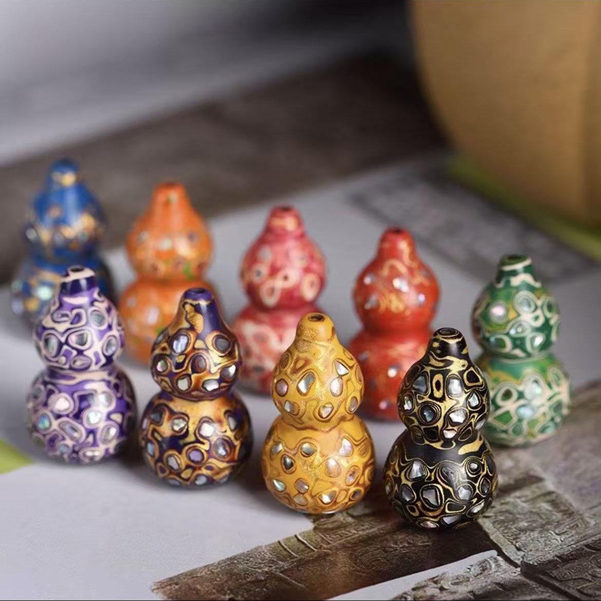 

Large Lacquer Gourd with Inlaid Mother-of-Pearl Tassel for Bag, Phone, Car, Keychain Ornament Height 2.8-3cm
