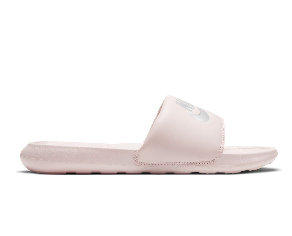 

Nike Victori One 42 / Розовый / Резина