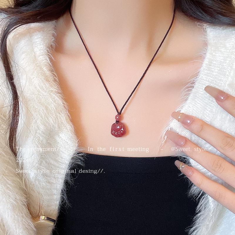 Rosa Katzenkrallen-Halskette mit Erdbeermarmelade – süße und vielseitige Schlüsselbeinkette mit mädchenhaftem Charme