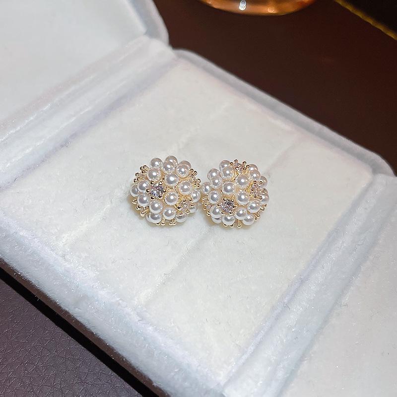 

Серьги-подвески с кисточками из жемчуга и цветов, инкрустированные бриллиантами Серебряная игла - Роскошное модное заявление