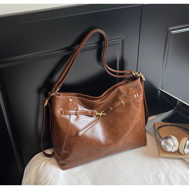 Retro fashion tote bag women s Korean version autumn and winter shoulder armpit bag new high-end trend versatile double shoulder women s bag