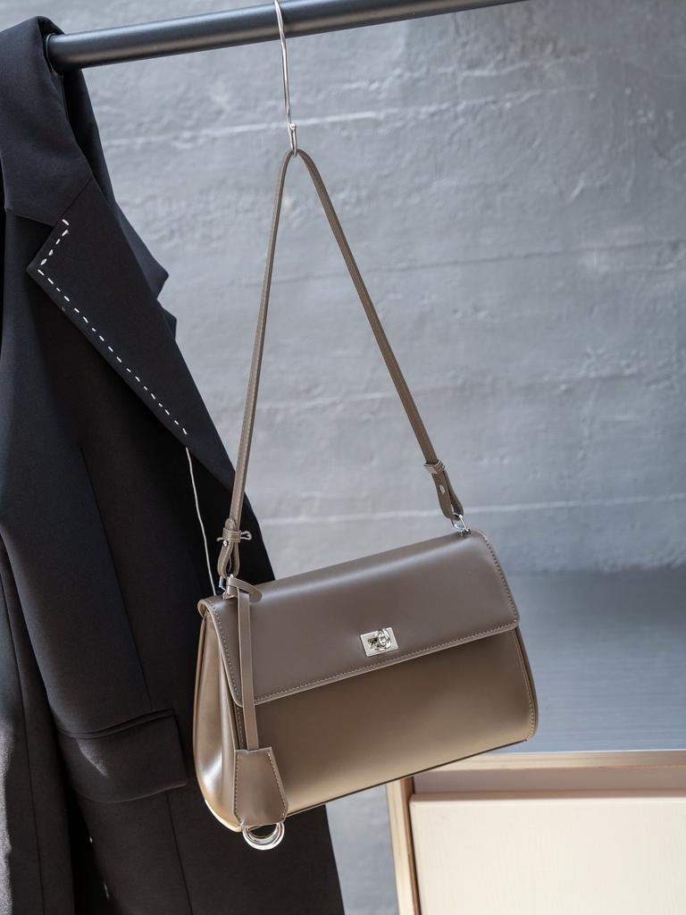 Herbst und Winter Neue Schloss Kleine Quadratische Tasche Klassische Leder Schulter Unterarmtasche Große Kapazität Tragetasche Damen Tasche
