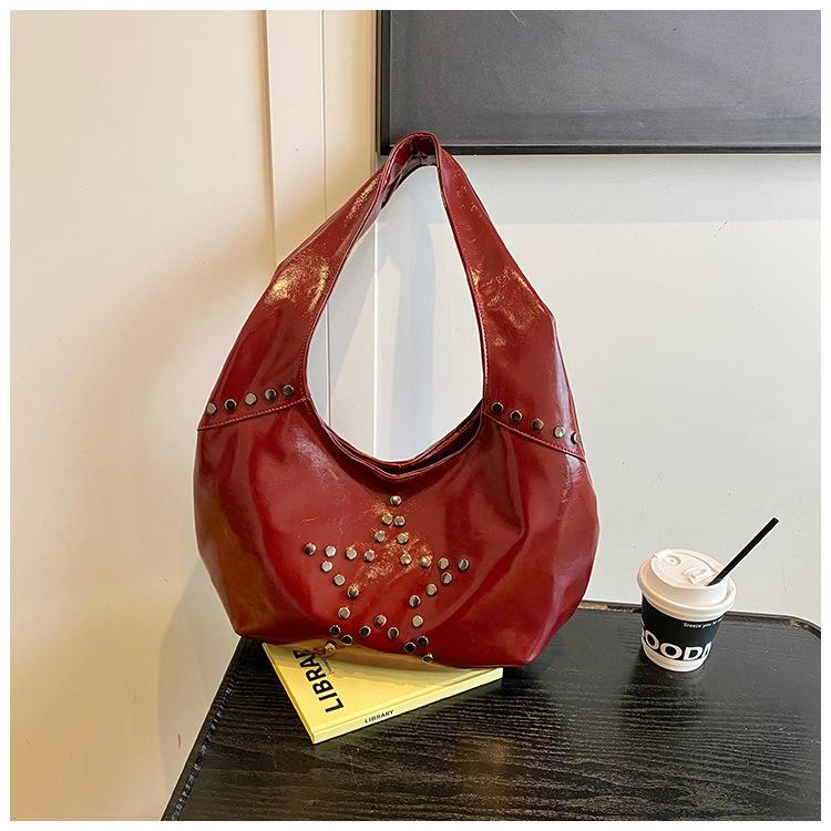 

Новые заклепки Панк Стиль Пятиконечная звезда Заклепки Модная Универсальная Большая Вместимость Ретро Сумка на Плечо Под Мышку