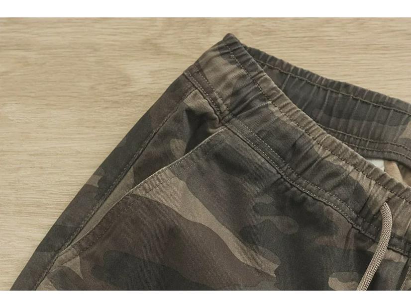 Shawn Yue Men's Loose Straight Camo Cotton Shorts - Elastic Waist, Casual Retro Design.