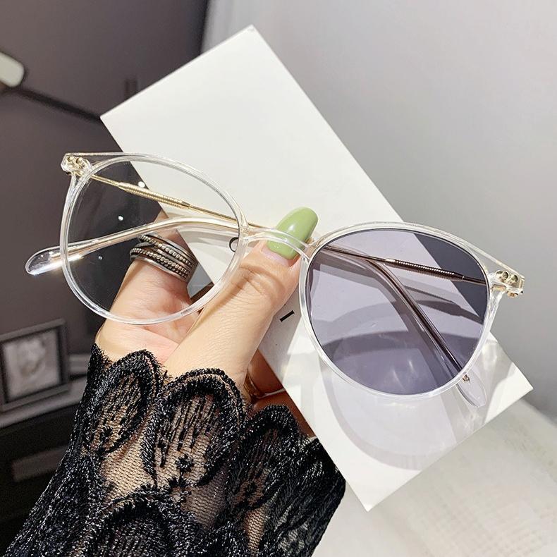 Photochromic Anti-radiation Glasses for Women Man Anti Blue Light  Fashionable Oval Frame Color Changing Glasses