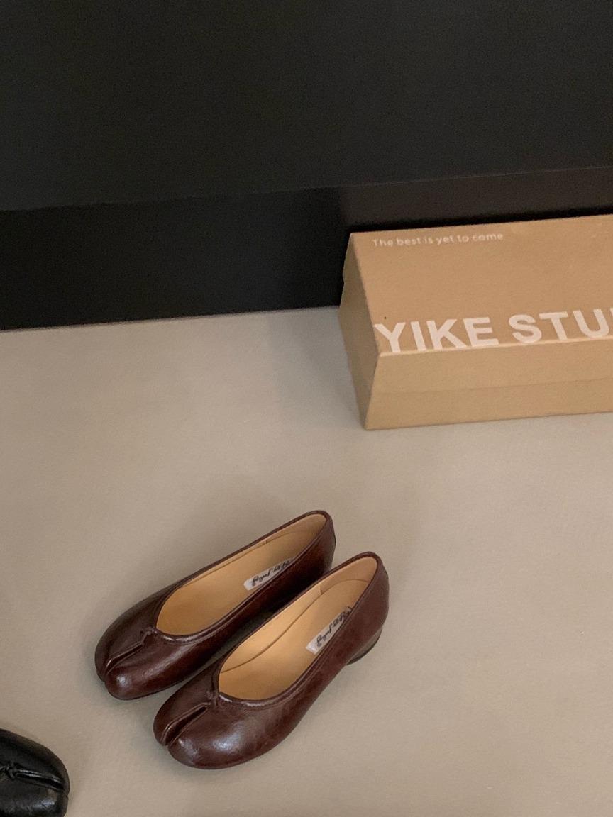 

Heel height 3.5cm~ Retro thick heel split-toed pig s trotter shoes women s 2025 one-pedal niche commuter ballet shallow mouth single shoes 40