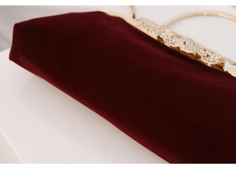 Handmade Beaded Pearl Evening Bag with Rhinestones: European & American Retro Qipao Style