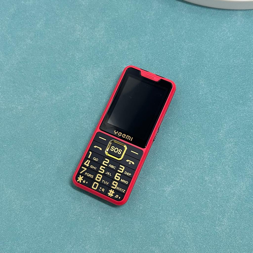 YEEMI K3+ 4G CellPhone LTE 2.4inches Screen Dual SIM 8W Camera 2500mAh Battery Bluetooth FM Radio Big Keyboard Mobile Phone