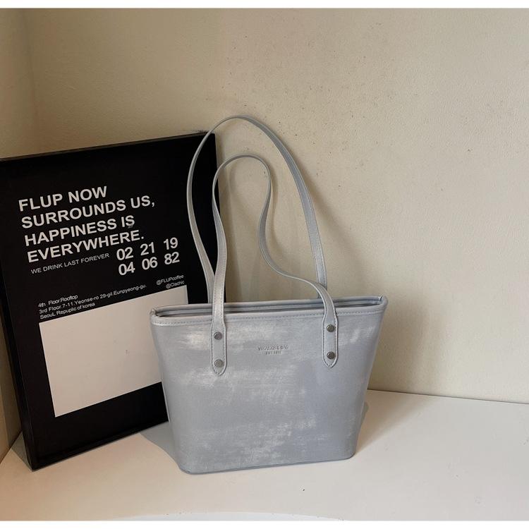 

Shoulder bag 2025 new light luxury high-end casual tote bag Korean version large-capacity commuter handbag bag