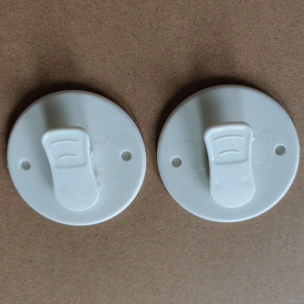 

2pcs High-Quality Shower Curtain Clips with Anti-Splash Design, Self-Adhesive Fixing Pad - White, Geometric Pattern, Spill Guard for Bathroom Drapery белый