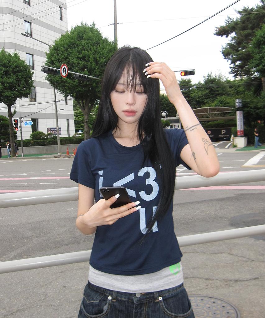 Mimdeowodeulobeu [Mimthe X Hanna] Luv-U Printed T-Shirt_Navy