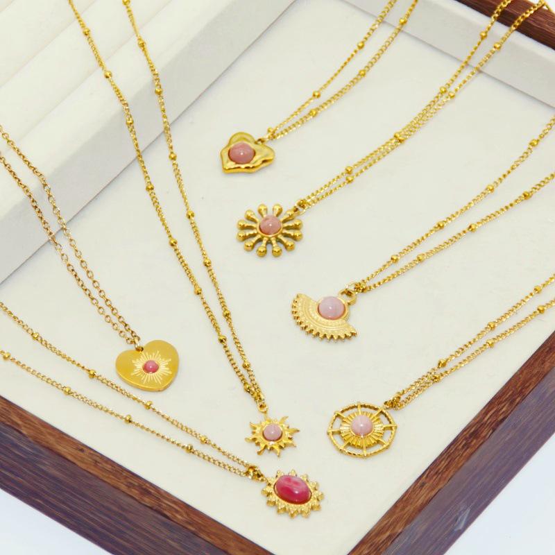 18 Karat vergoldete Titan-Tropfenhalskette mit rosa Naturstein