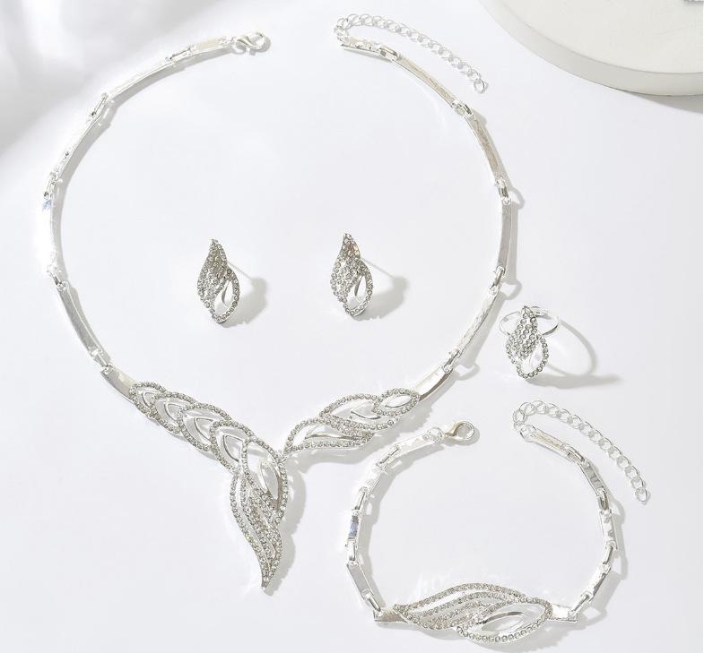 2024 Bridal Jewelry Set: Rhinestone Necklace, Earrings & Bracelet with Claw Chain Design