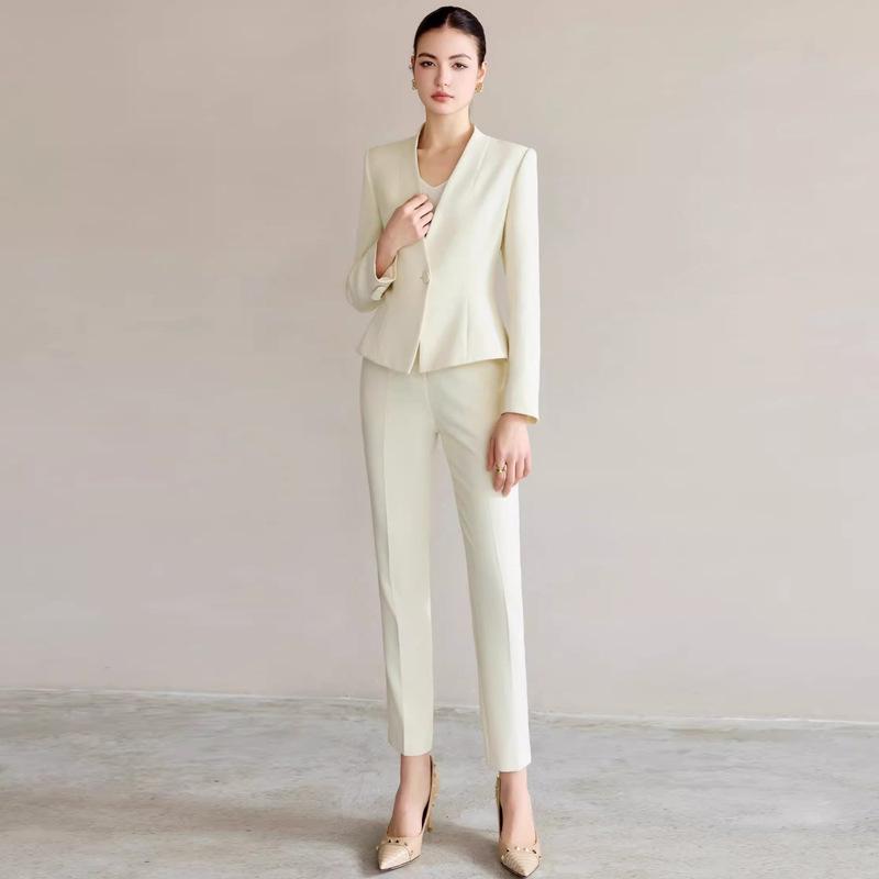 AD Women's Light-Colored Collarless Professional Suit Set - High-End Fashionable Formal Wear for Commuters
