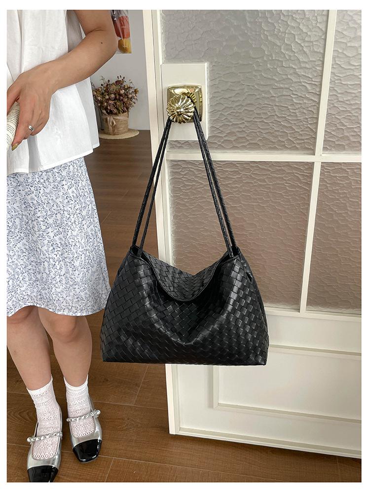Korean Style Versatile Woven Underarm Bag for Women - Light Luxury, Niche Design, Single Shoulder, Handheld Large Summer Bag.