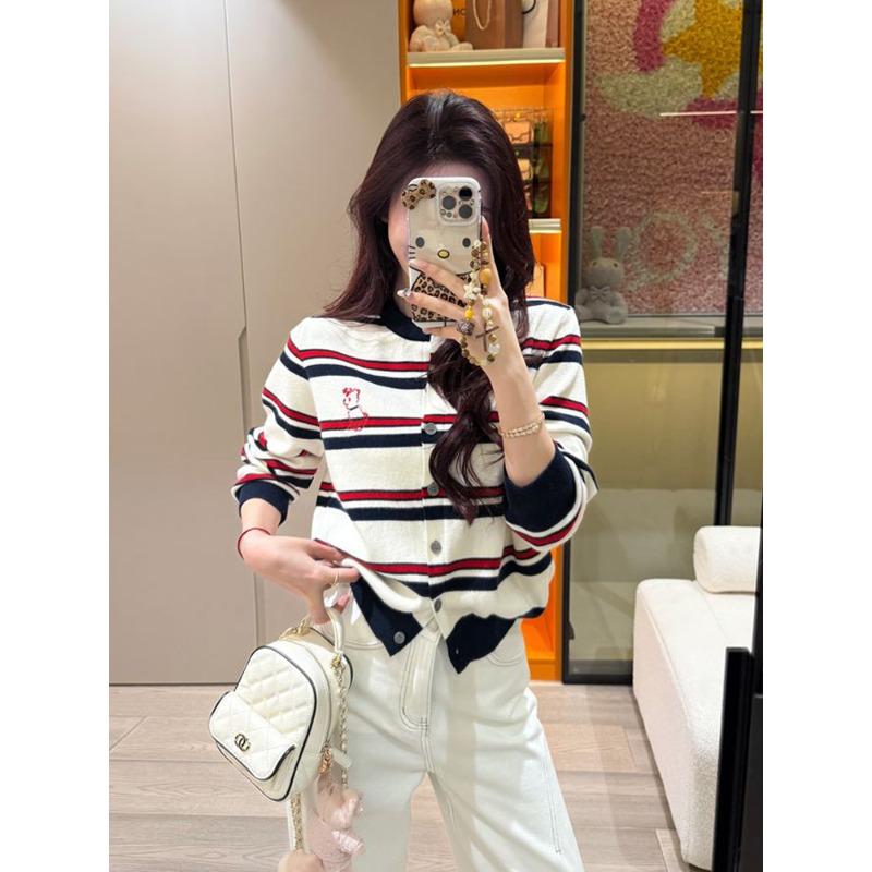 

Женский вязаный кардиган на пуговицах, осенне-зимний, в ленивом стиле, свободный и стройнящий, контрастного цвета, короткий жакет с длинными рукавами. One size fits all [recommended 80-60kg] белый