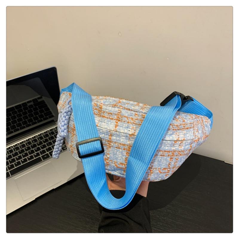 

New women s breast bag, large capacity, light and casual trendy girl messenger bag, going out for travel and leisure small satchel. one size fits all