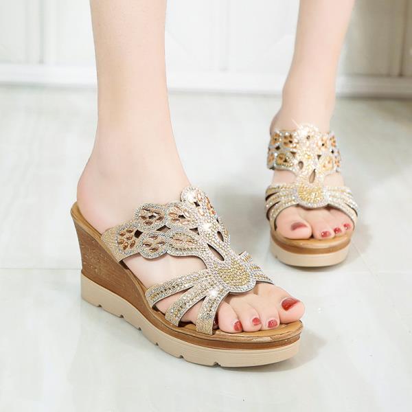 

Fashion Shoes Ladies Slippers Platform Luxury Slides Jelly Flip Flops On A Wedge Women Heels Pantofle Low Designer Glitter High 2025 Ro 35