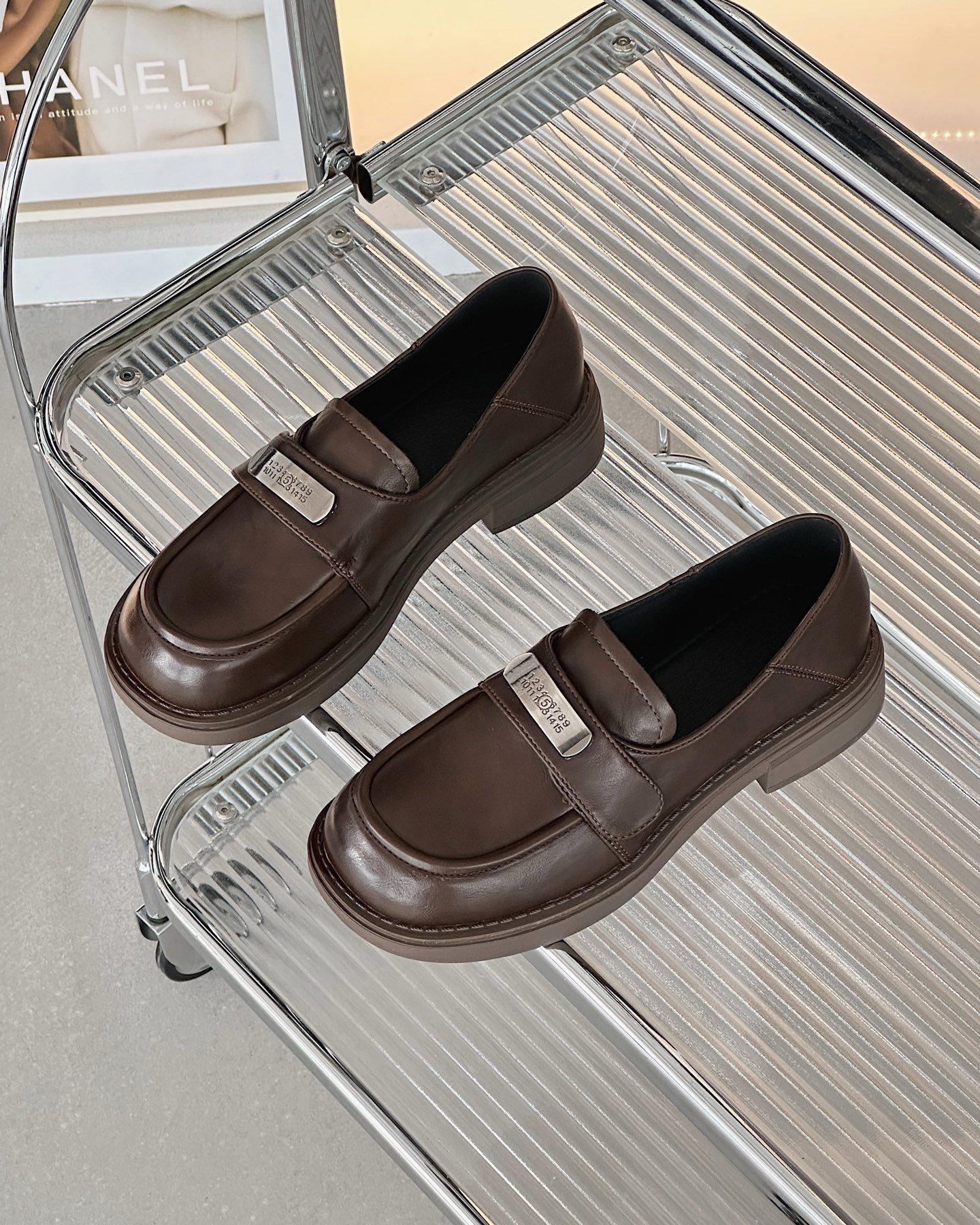 

Small leather shoes women s new spring festival thick sole height increase one pedal versatile casual loafer single shoes 39 коричневий